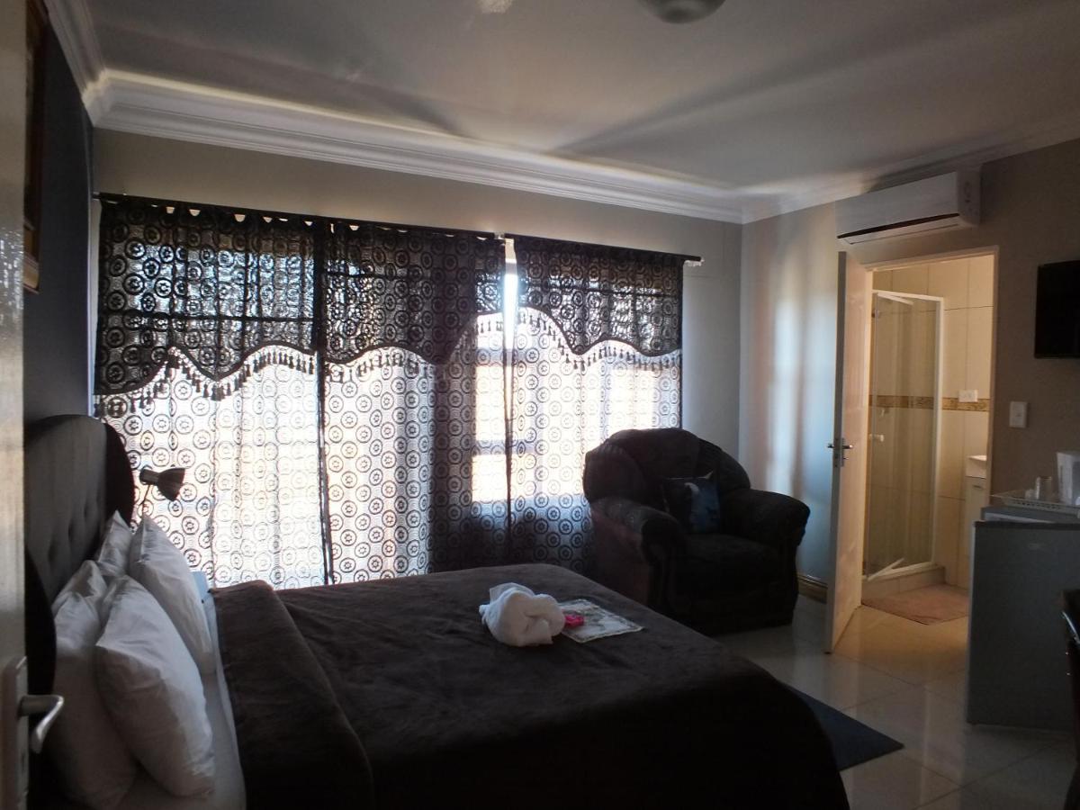 Royal Castle Guest House Windhoek Quarto foto